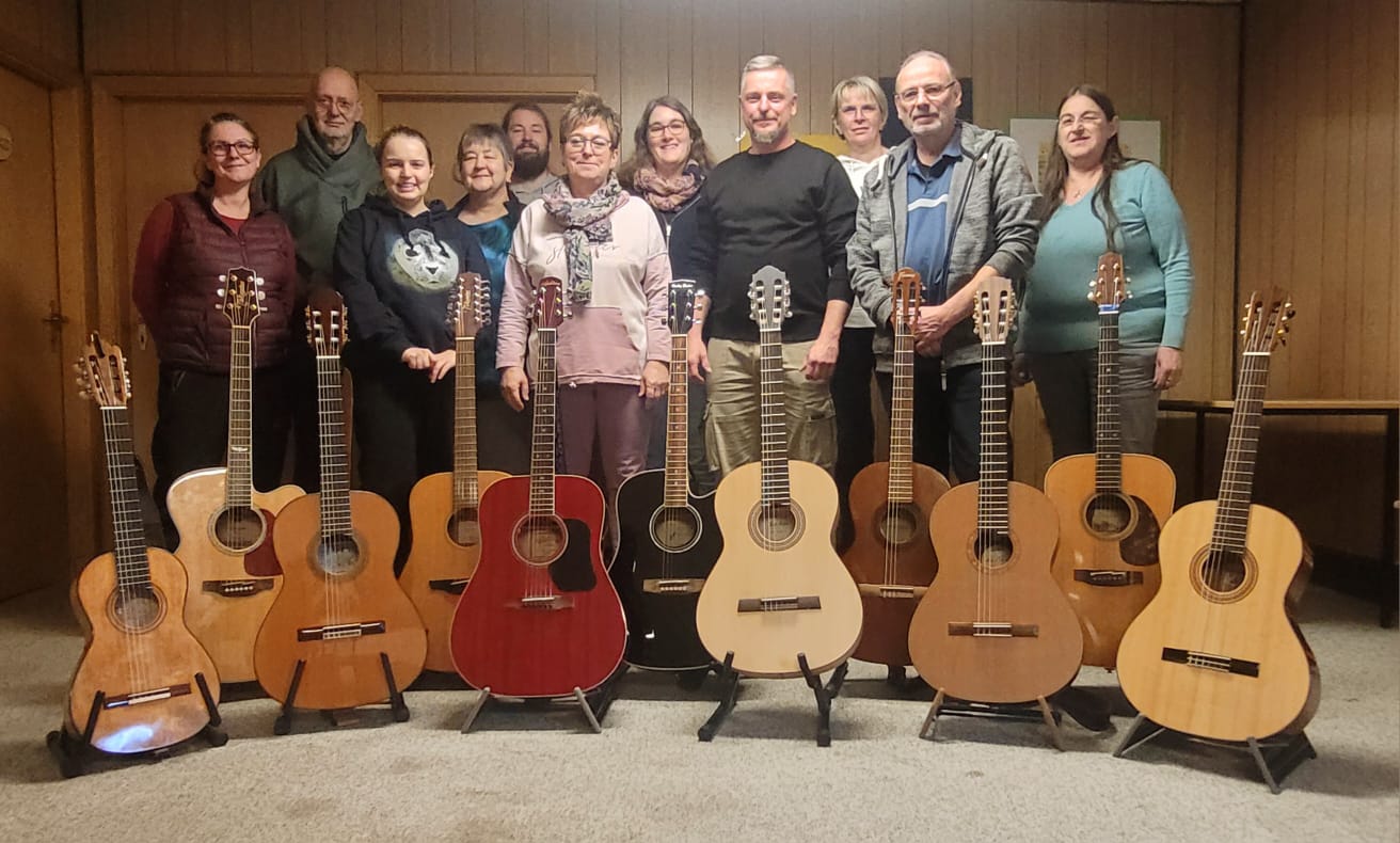 Die Gitarrengruppe bei ihrer Gitarrenfreizeit im November 2025